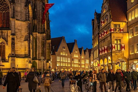 Giebelhäuser am Prinzipalmarkt at dusk, Münster, North Rhine-Westphalia, Germany