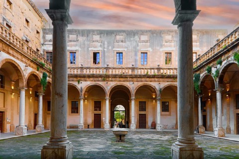 Courtyard, town hall, also Palazzo di Città, 17th century, morbid, arcades, fountains, vegetation