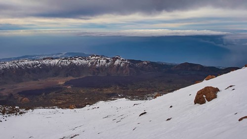 Caldera, far-reaching view of snow-capped mountains and wide skies, Teide, Parque Nacional del