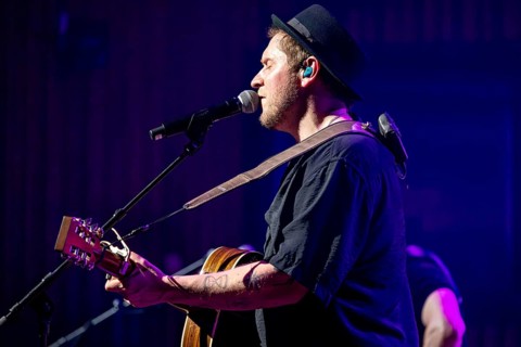 Johannes Oerding gives his first concert after a long break and in connection with his new album in