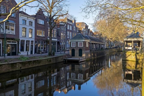 Houses on the river Binnengouwe, reflections, Gouda, Holland, Netherlands