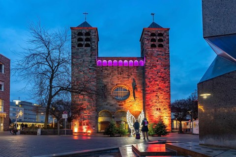 The Catholic parish church of St. Katharina in Unna at Änddämmerung, North Rhine-Westphalia,
