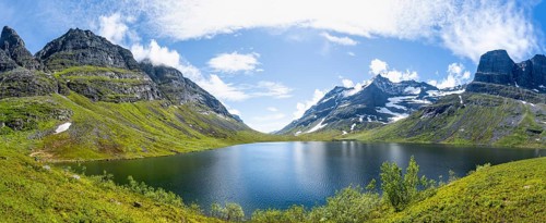 Mountain landscape and lake Giklingdalsvatnet, Flatvaddalen high valley, Innerdalen side valley,