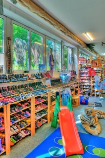 Children's shoes, children's clothing, shop, retail, shoe trade, fashion, shopping