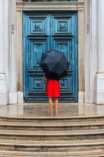 Tourist in the rain, colourful, weather, bad weather, rainy, umbrella, holiday, city trip, tourism,