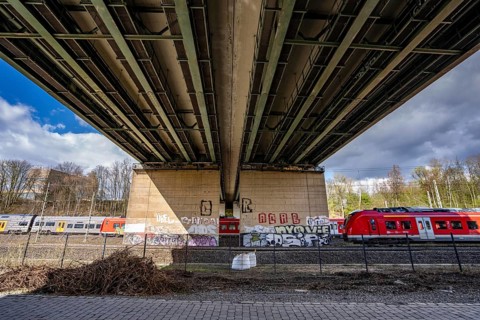 The Hardenberg bridge, A40 motorway in Mülheim an der Ruhr, dilapidated motorway bridge, must be