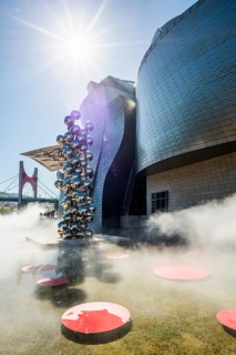 Guggenheim Museum Bilbao, architect Frank O. Gehry, sculpture Tall Tree and the Eye by Anish