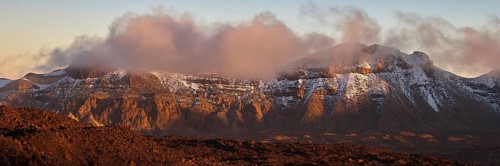 Mirador El Tabonal Negro, caldera, evening light illuminates snow-capped mountains with clouds,