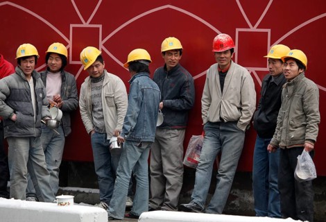 Beijing, CHN, 19.02.09 - Construction workers take a break at a construction site in Beijing, CHINA