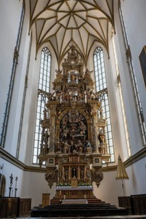 The 23-meter high high altar created between 1604 and 1607 with magnificent carvings and around 270