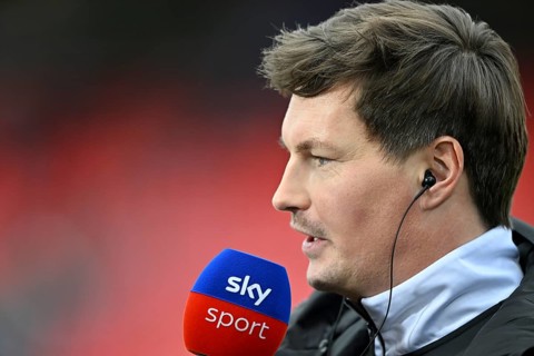 Coach coach Merlin Polzin Hamburger SV HSV portrait in interview microphone micro logo SKY soccer
