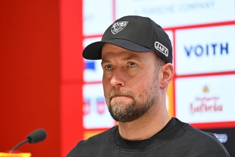 Press conference coach Sebastian Hoeness VfB Stuttgart portrait dissatisfied sour disappointed