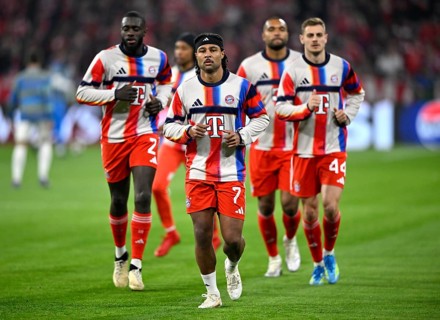 Warm-up training Serge Gnabry FC Bayern Munich FCB (07) Dayot Upamecano FC Bayern Munich FCB (02)