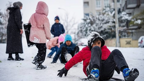 In Gaziantep, Turkey, on December 31, 2025, children and families enjoy winter activities as they