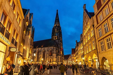 Prinzipalmarkt and the Roman Catholic parish church of St. Lamberti at dusk, Münster, North