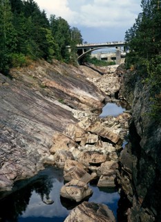 Kraftwerk Imatrankoski HEP, Stromschnellen von Imatra, Fluss Vuoksi, vor der Wasserabgabe trockener