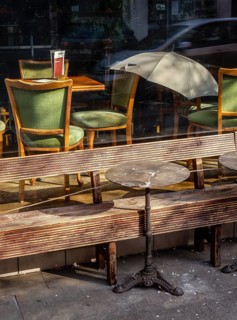 Shops and restaurants on Rüttenscheider Straße closed due to corona pandemic contact ban, Cafe