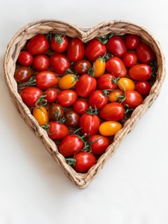 Hearty freshness. Colourful mix of fresh and crunchy tomatoes in a heart basket