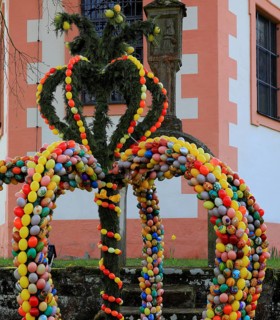 Customs, Easter fountain, at the church of St George in Pfaffendorf, Altenkunstadt, district of