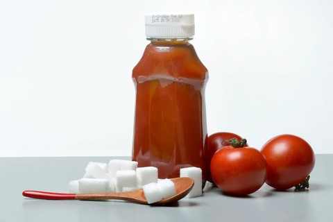 Ketchup, ketchup bottle with sugar cube