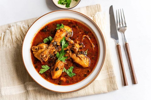 A flavorful bowl of Georgian chakhokhbili, featuring tender chicken pieces simmered in a rich