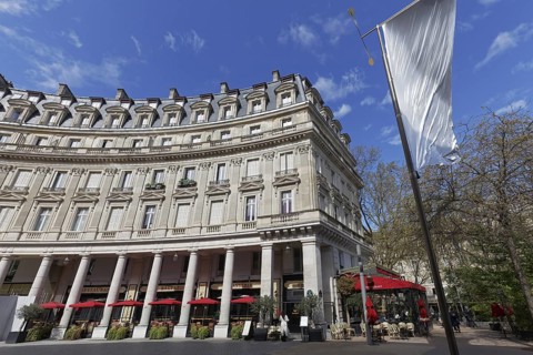 Classicist building with curved façade, Brasserie Le Baltard, Rue de Viarmes, 1st arrondissement,