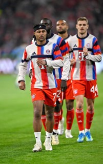 Warm-up training Serge Gnabry FC Bayern Munich FCB (07) Dayot Upamecano FC Bayern Munich FCB (02)