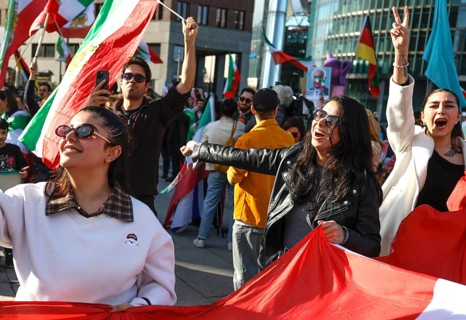 Iranians demonstrate on the day of the US and Israeli attack on Iran in Berlin, 28.02.2026. People