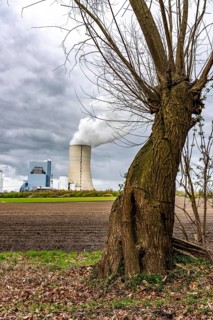 The UNIPER Datteln 4 coal-fired power plant, power plant block and cooling tower, fields, old