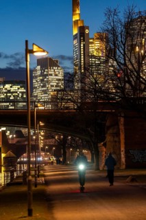 Skyline of the city centre of Frankfurt am Main, e-scooter, cycle and footpath, promenade, along