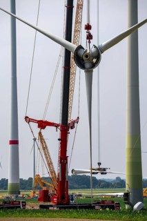 Dismantling of a wind power plant in a wind farm near Issum, 9 older wind turbines from the