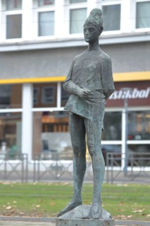 Sculpture Ice skater by Giacomo Manzù 1957, bronze sculpture, female figure, ice skater, slender,