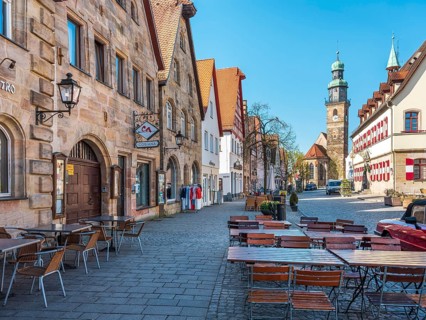 The market square with St. John's Church and the Old Town Hall in Lauf an der Pegnitz, Middle