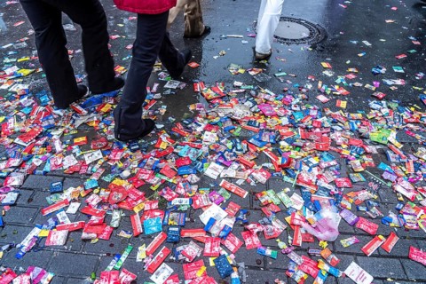 Rose Monday procession in Düsseldorf, remains of camels, confetti, various carnival trash, stuck on