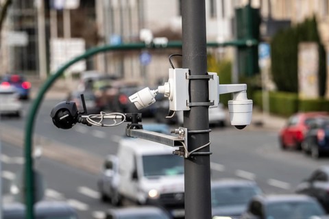 Flir and Vivotek video cameras at a large, busy traffic light intersection, Alfredstraße, B224 and