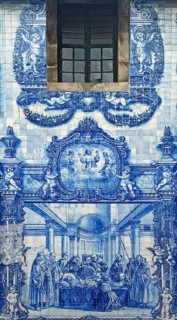 Capela das Almas de Santa Catarina, exterior façade with azulejo tiles depicting the death of Saint