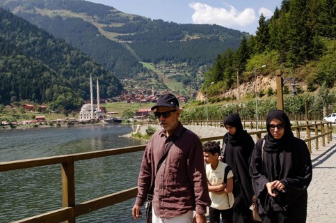 Trabzon, Turkey. 6th September 2014 Arab tourists in the lakeside village of Uzungol in the