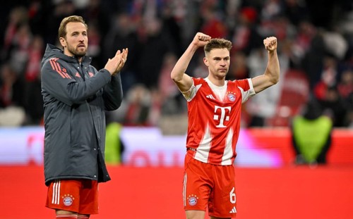Harry Kane FC Bayern Munich FCB (09) Joshua Kimmich FC Bayern Munich FCB (06) Final cheer thank