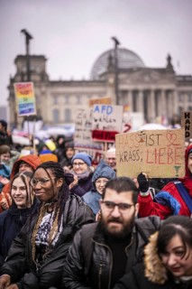 150, 000 people gather around the Bundestag in Berlin to build a human wall against the shift to