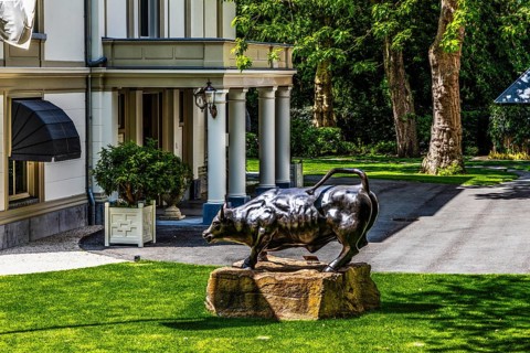 Wall Street Bull, historic manor house Buitenplaats Welgelegen, also known as Villa Welgelegen