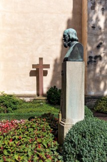 Grave of August Heinrich Hoffmann von Fallersleben, sculpture, cemetery, former Corvey Abbey and