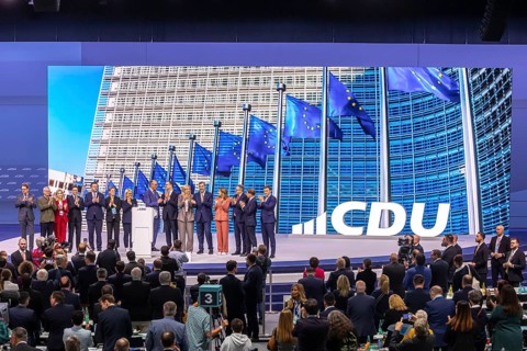 38th Federal Party Congress of the CDU of Germany in Stuttgart. Final picture with the new party