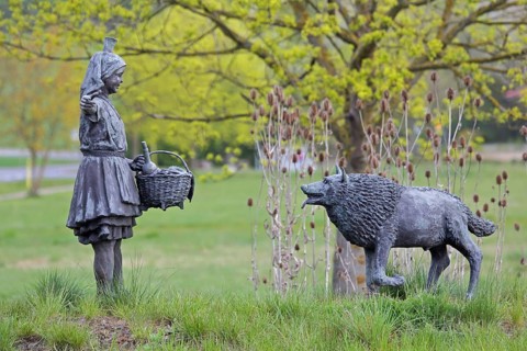 Little Red Riding Hood sculpture by Ewald Rumpf 2010, modern art, bronze sculpture, girl with