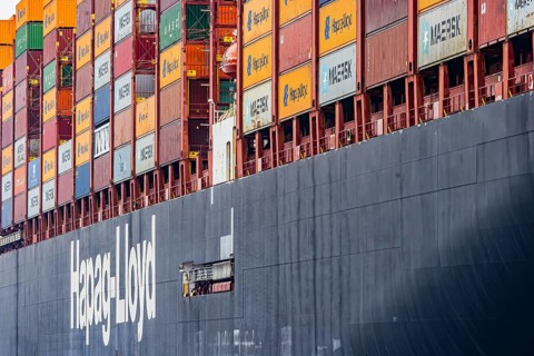 Container ship TIHAMA from Hapag Lloyd. With a length of 400 metres, the ULCV is one of the largest