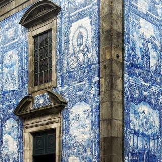 Capela das Almas de Santa Catarina, exterior façade decorated with 15947 azulejo tiles depicting