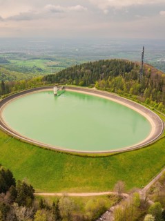 Upper reservoir, circular water reservoir in a wooded and hilly environment, Glems reservoir,