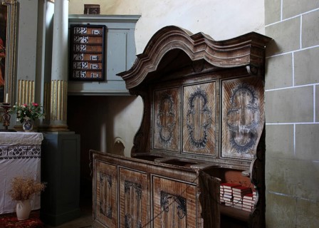 Romania, church stalls in the Romanesque hall church of the fortified church of Viscri, German