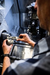 Measuring and checking a product with a calliper gauge