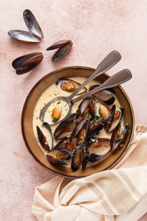 Mussels in creamy garlic sauce, served with fresh herbs and spices, homemade, no people