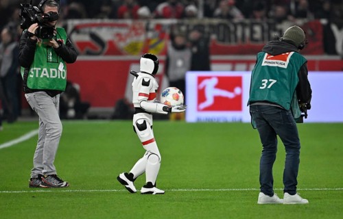 During the DFL and VfB Stuttgart Innovation Matchday, an AI-supported robot hands over the Adidas